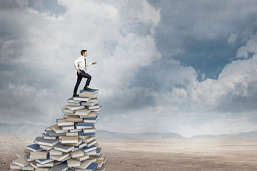 七座汽车是六年免检吗