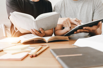 七座汽车是六年免检吗